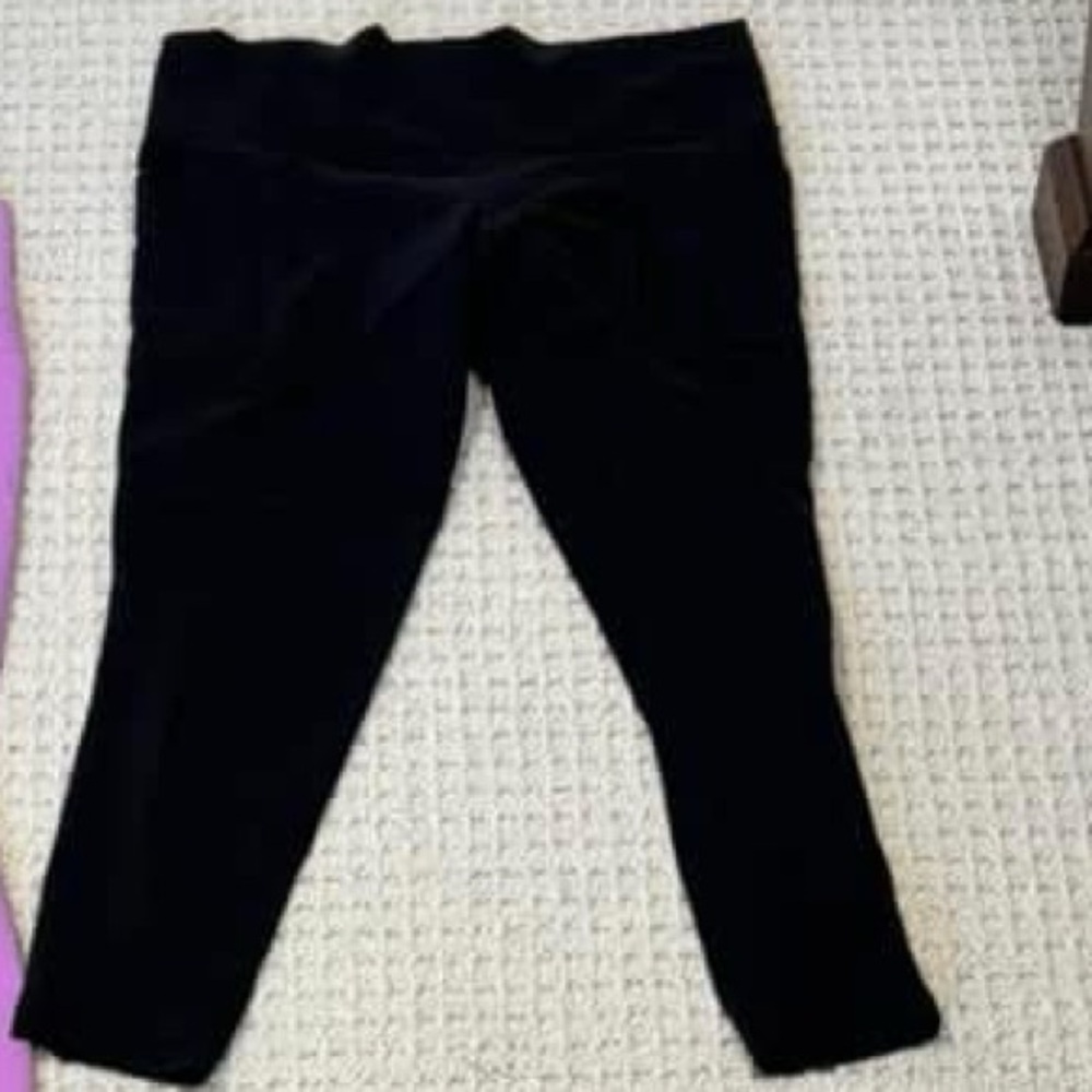 Athleta Salutation leggings 7/8. Size Large